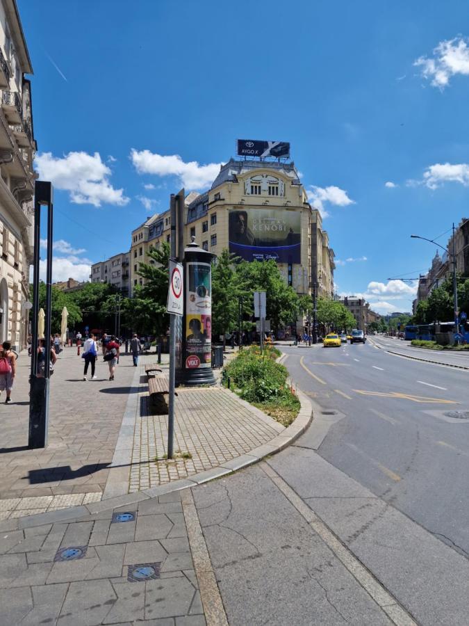 Central Point Budapest Exteriör bild