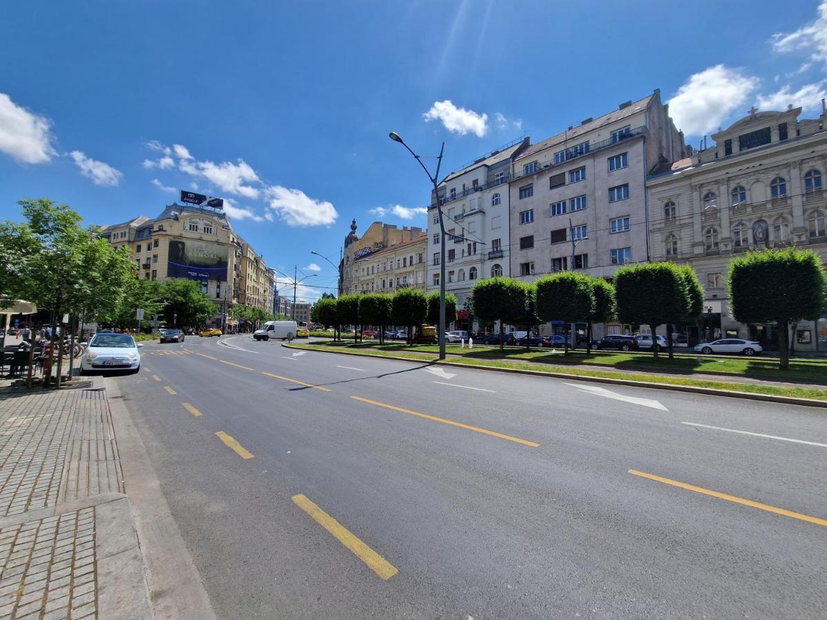 Central Point Budapest Exteriör bild